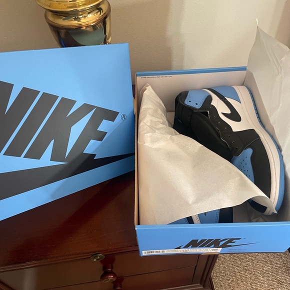 AIR JORDAN RETRO 1 UNC Size 10.5 - Picture 7 of 7